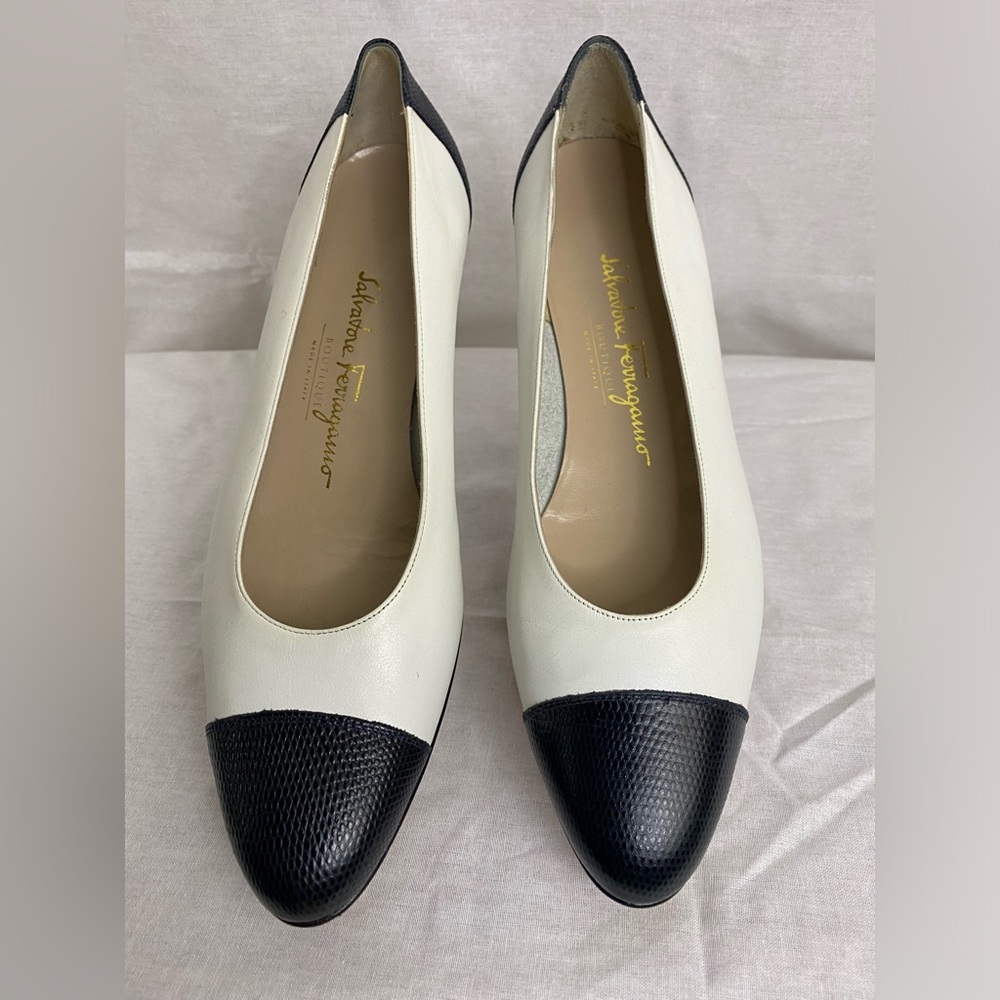 NWT Salvatore Ferragamo White and Black Lizard Skin Ballet Flats in Size 9.5